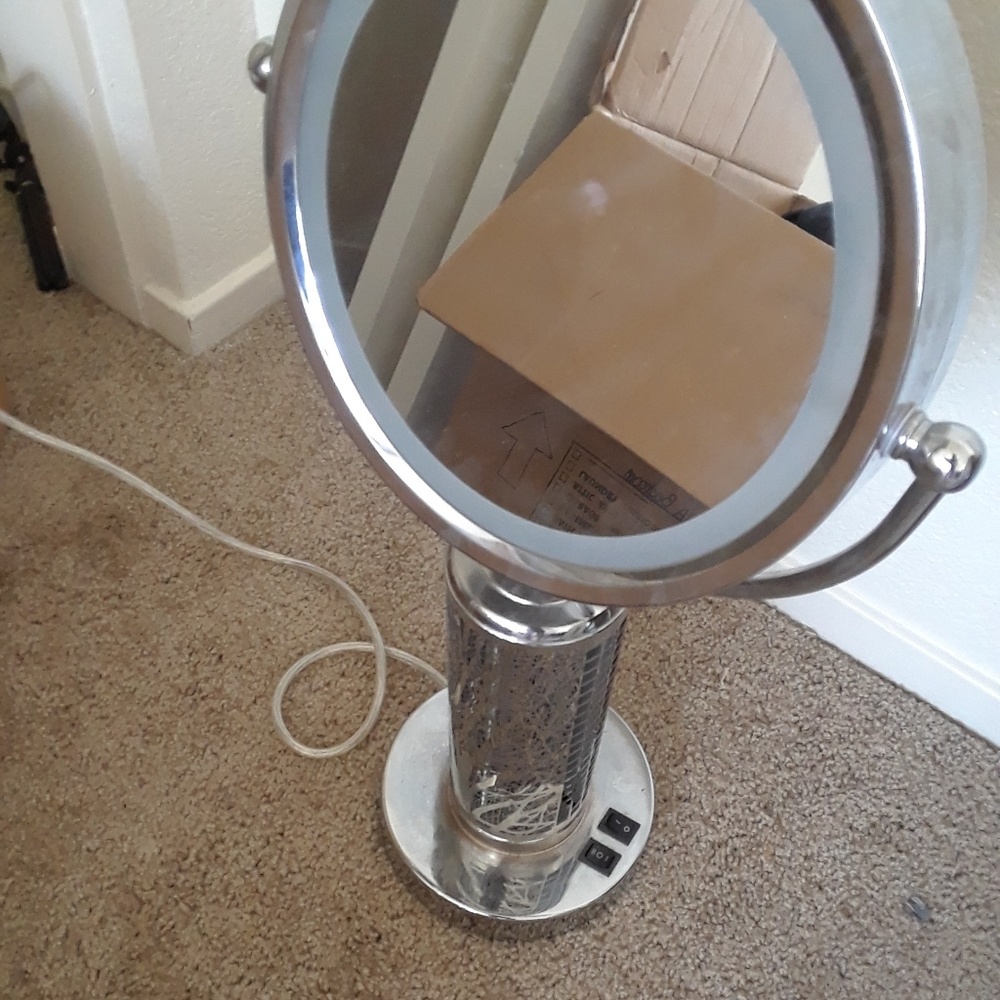 Double sided light up mirror